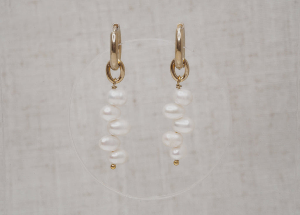 5 irregular pearls hoops gold 1