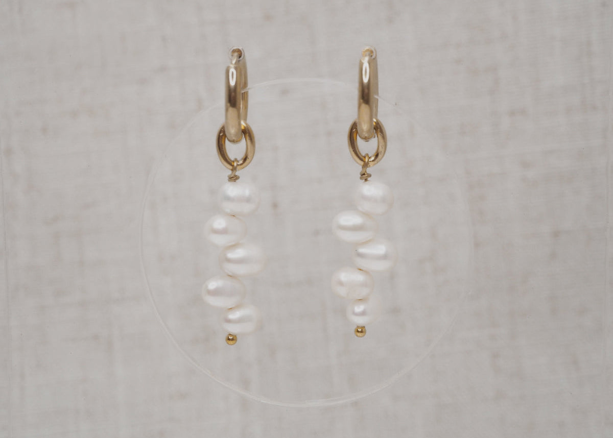 5 irregular pearls hoops gold 1