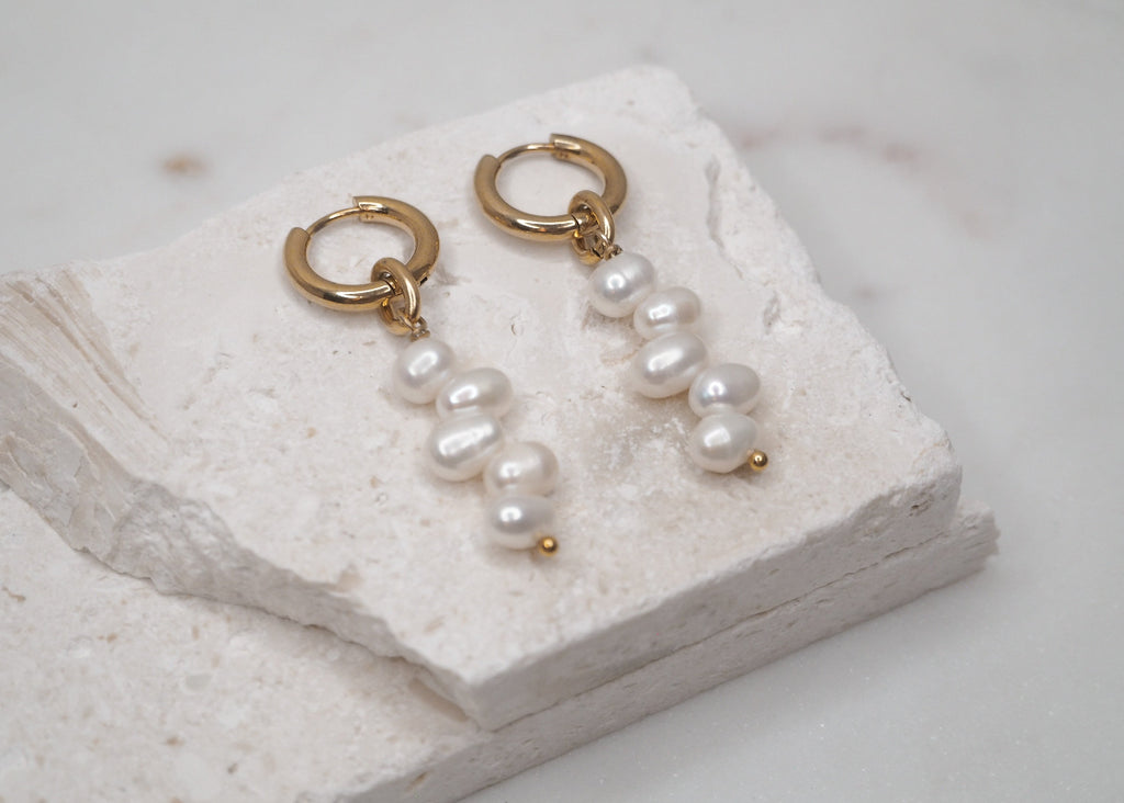 5 irregular pearls hoops gold 2