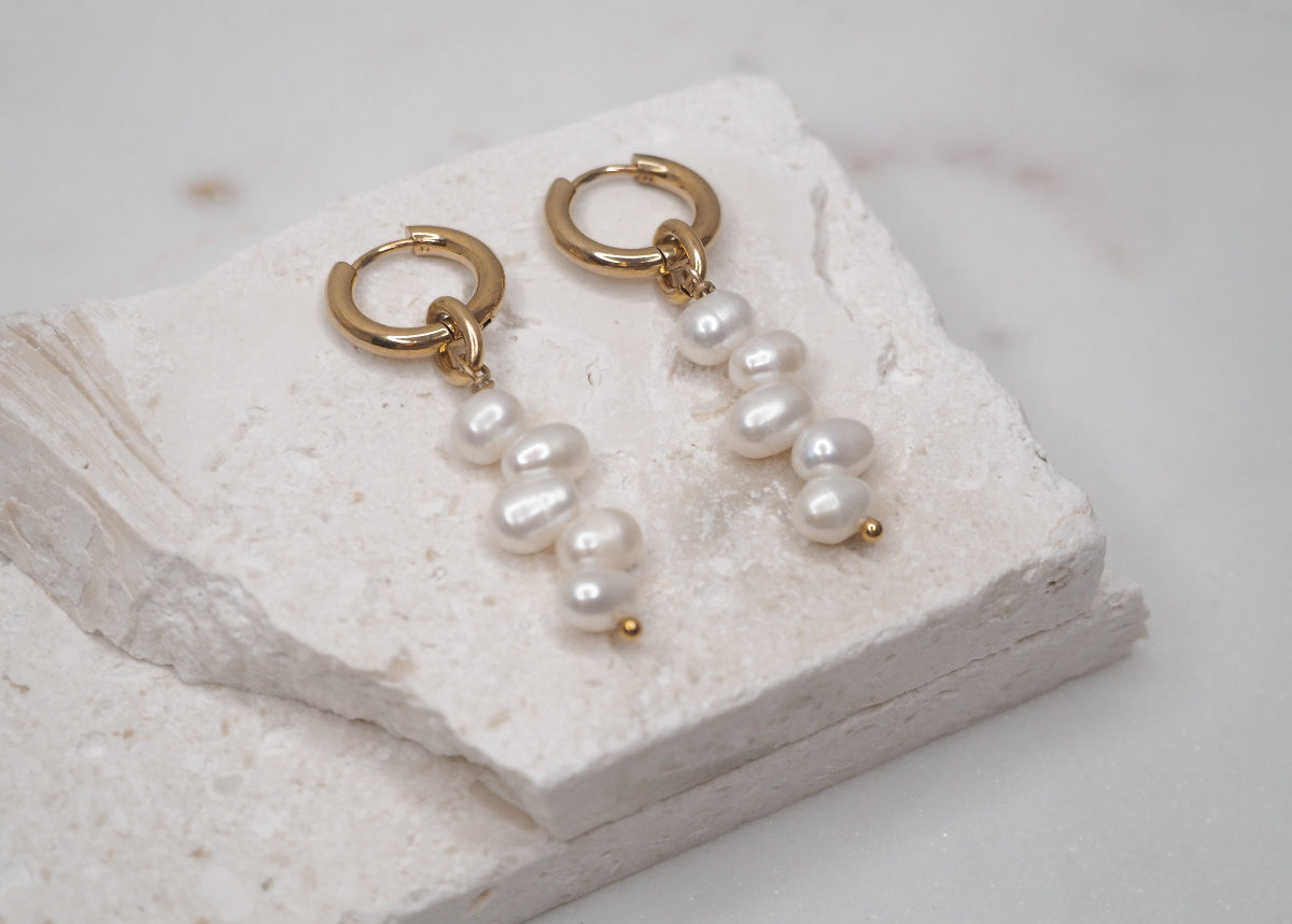 5 irregular pearls hoops gold 2