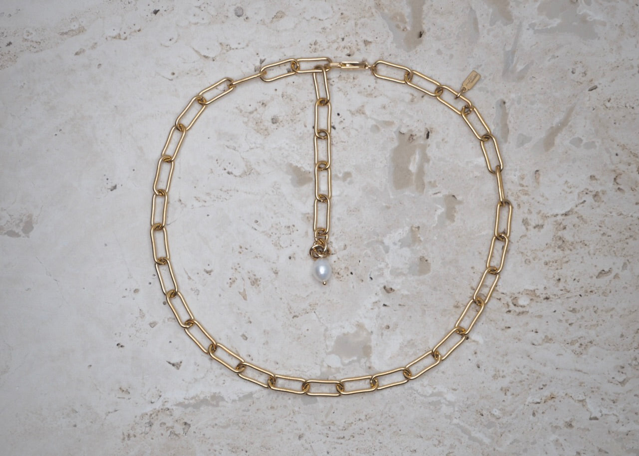 chunky paperclip necklace gold 1