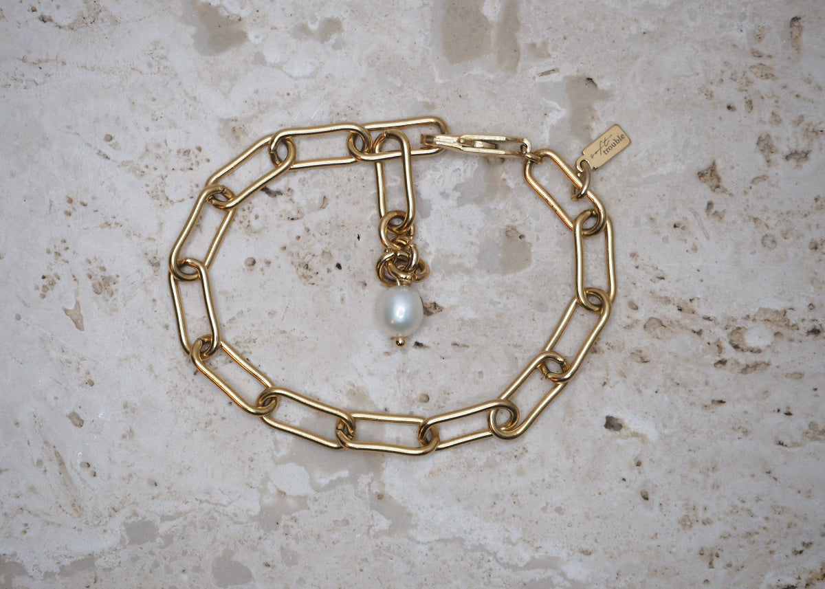 chunky paperclip bracelet gold 1