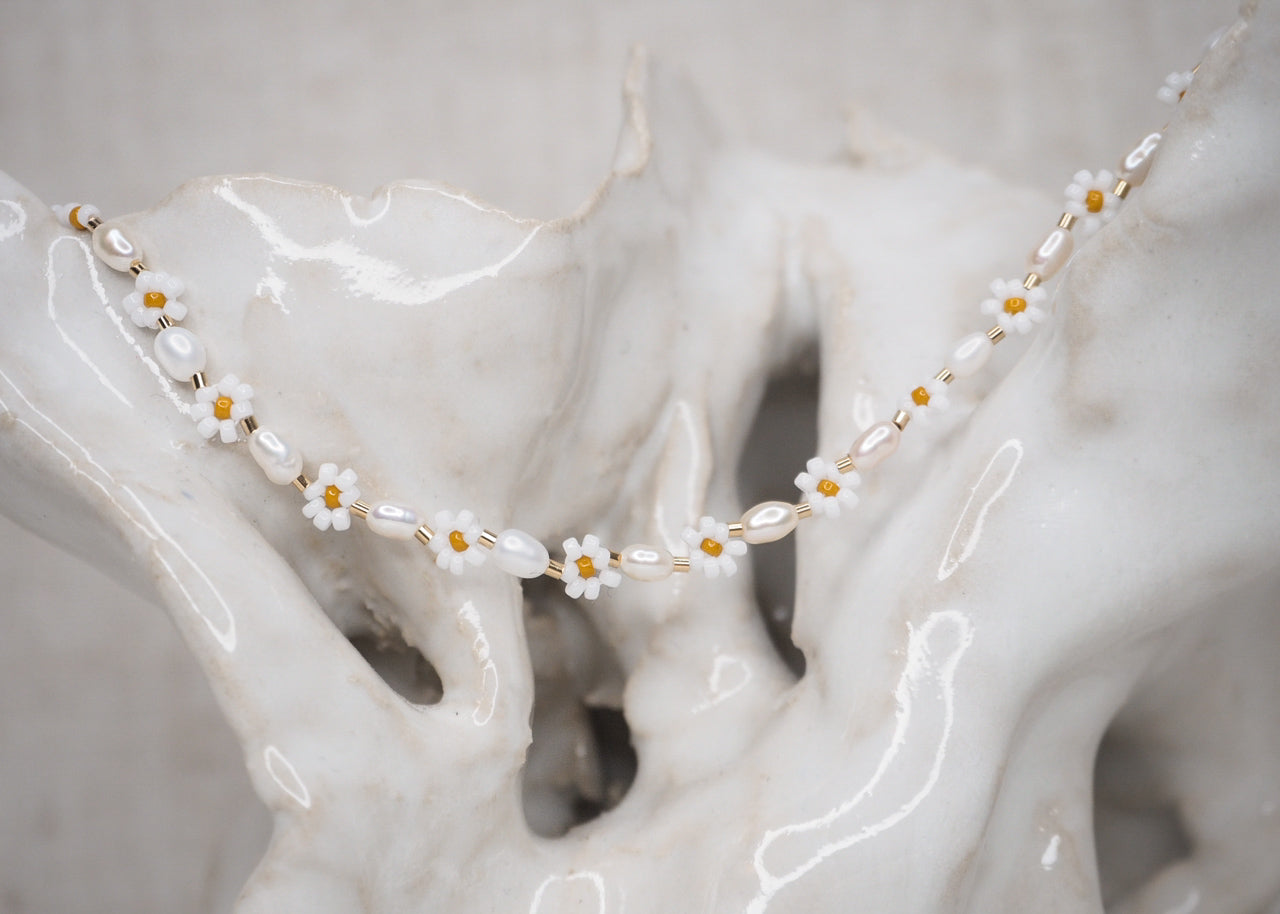 PETALS & PEARLS NECKLACE | DAISY DREAM