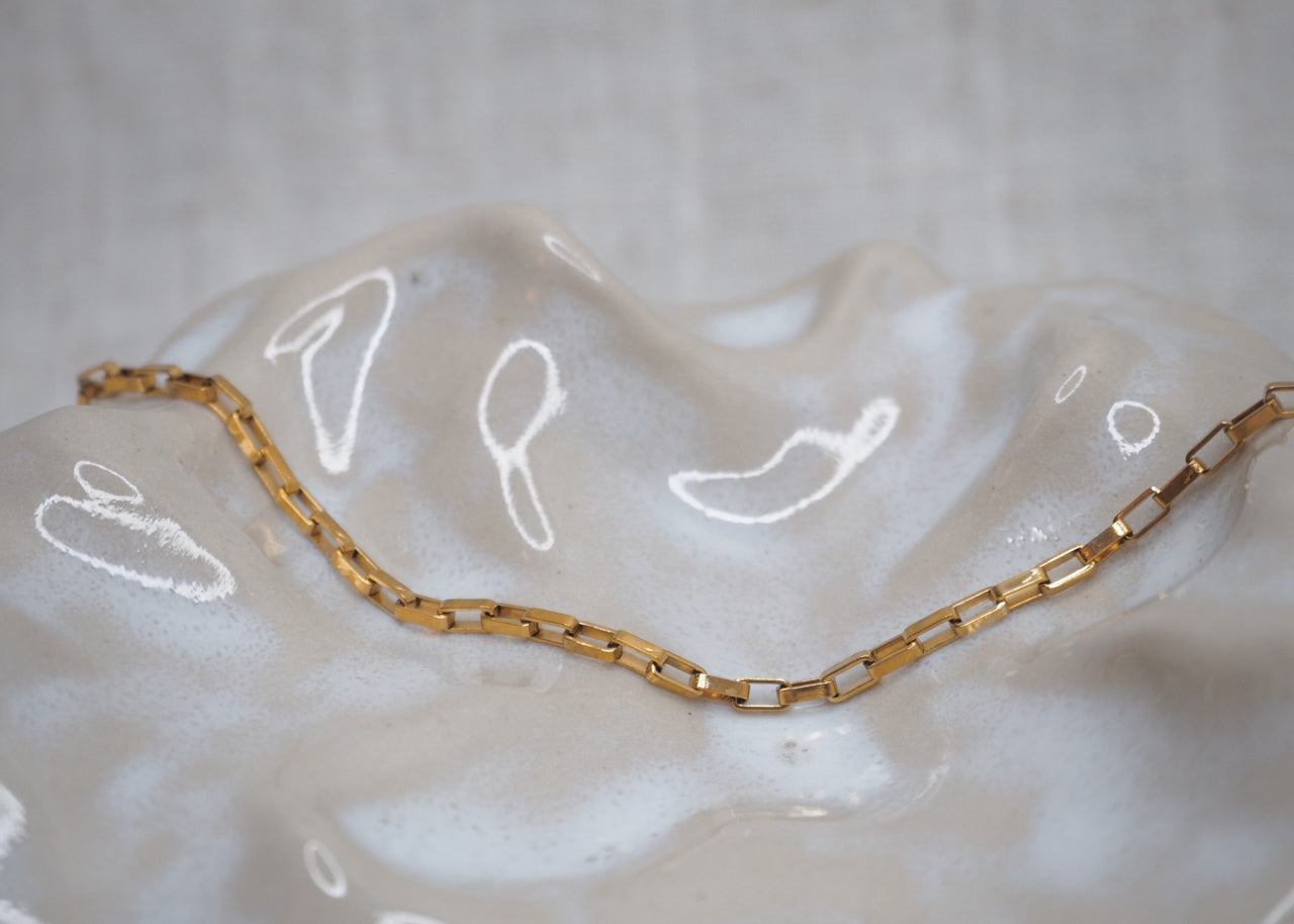 delicate box bracelet gold 2