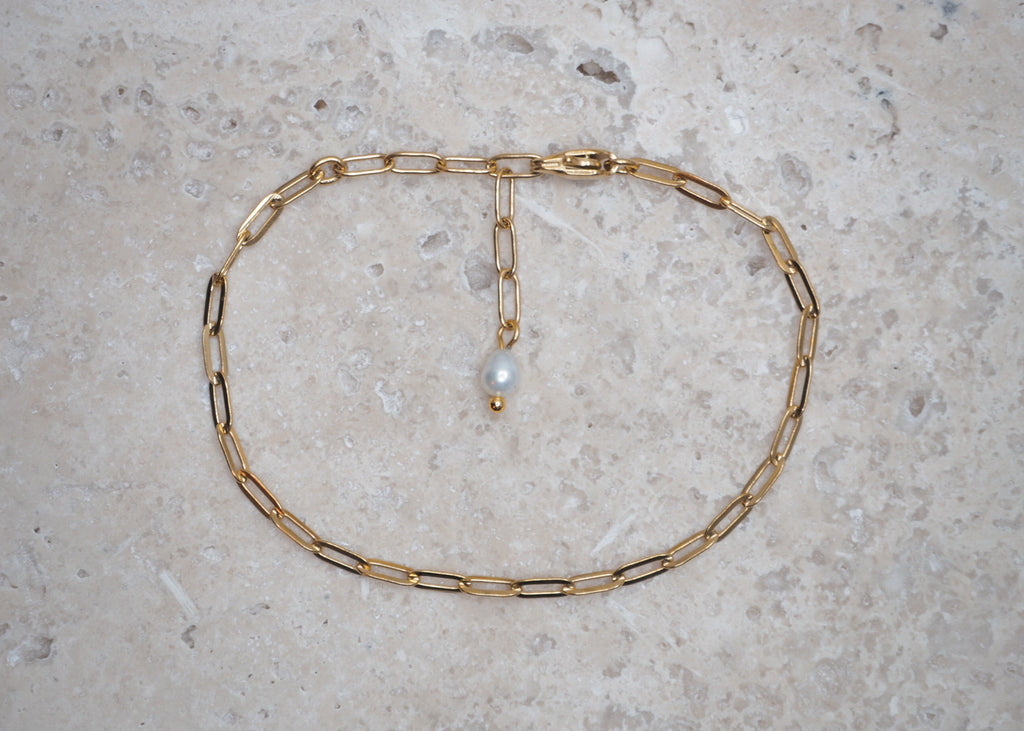 delicate flat paperclip bracelet gold 1