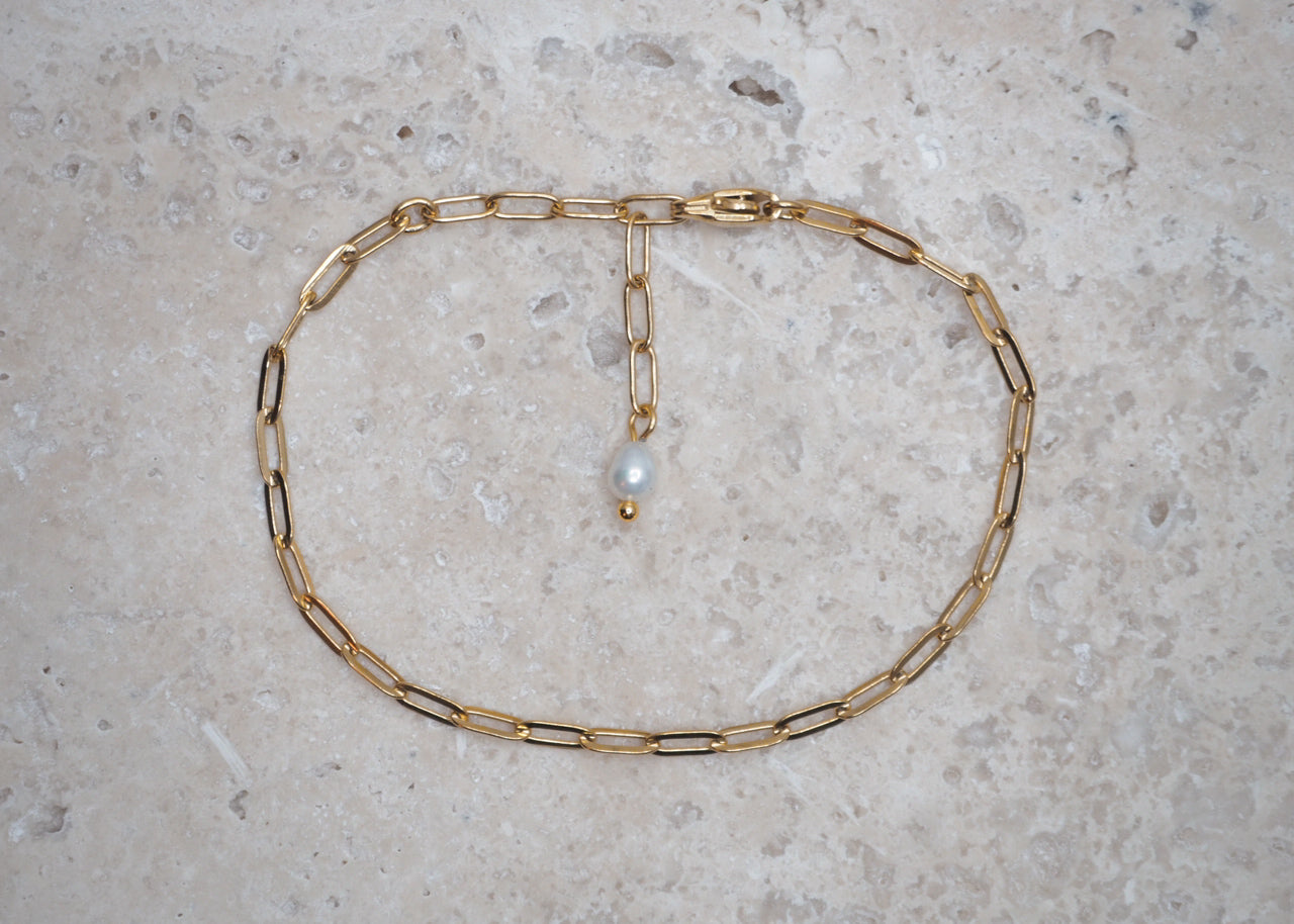 delicate flat paperclip bracelet gold 1