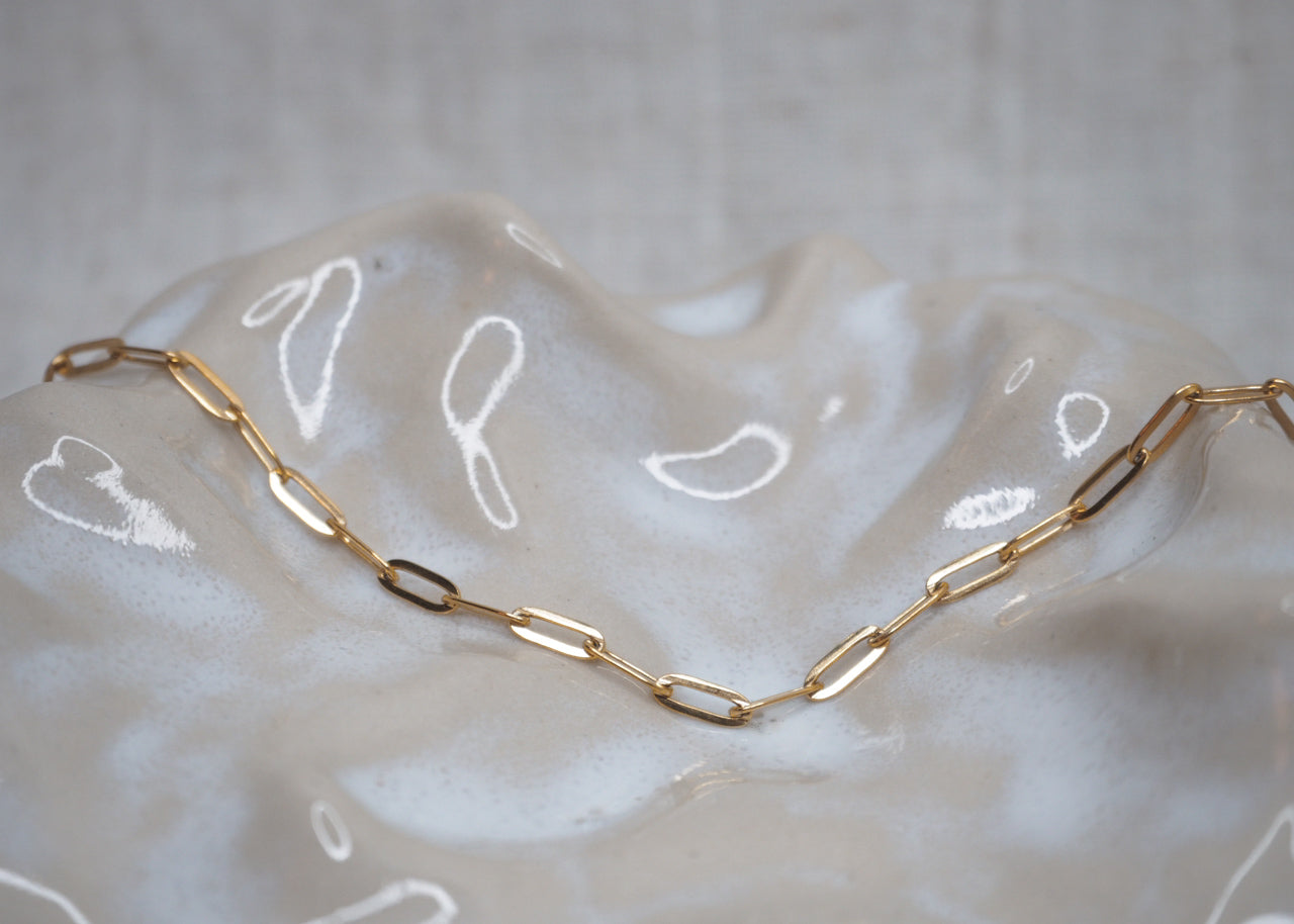 delicate flat paperclip bracelet gold 2