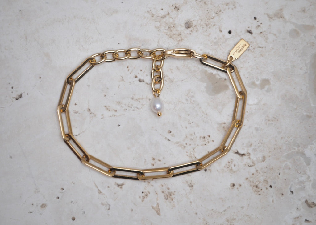 flat paperclip bracelet gold 1