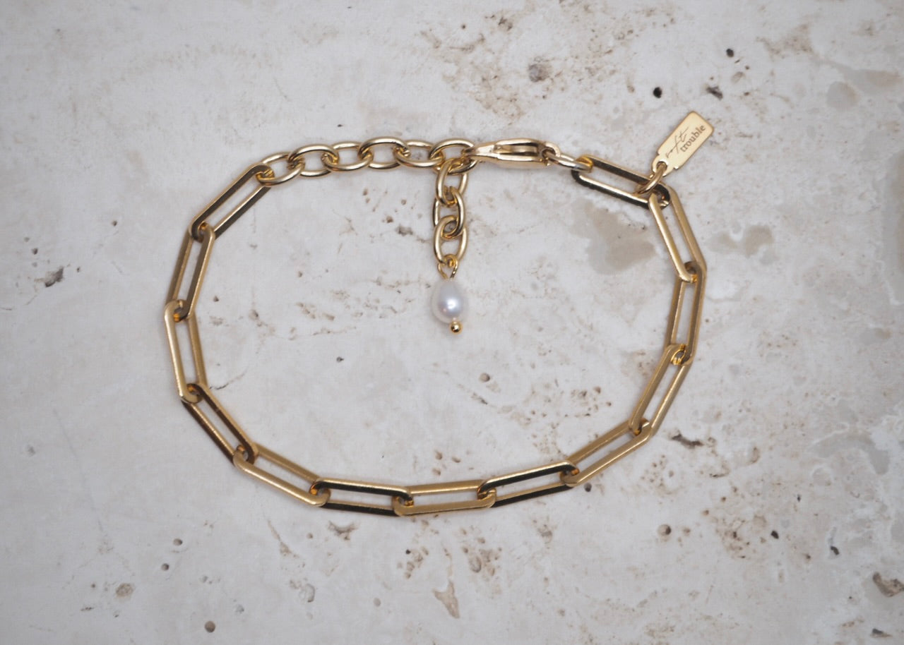 flat paperclip bracelet gold 1