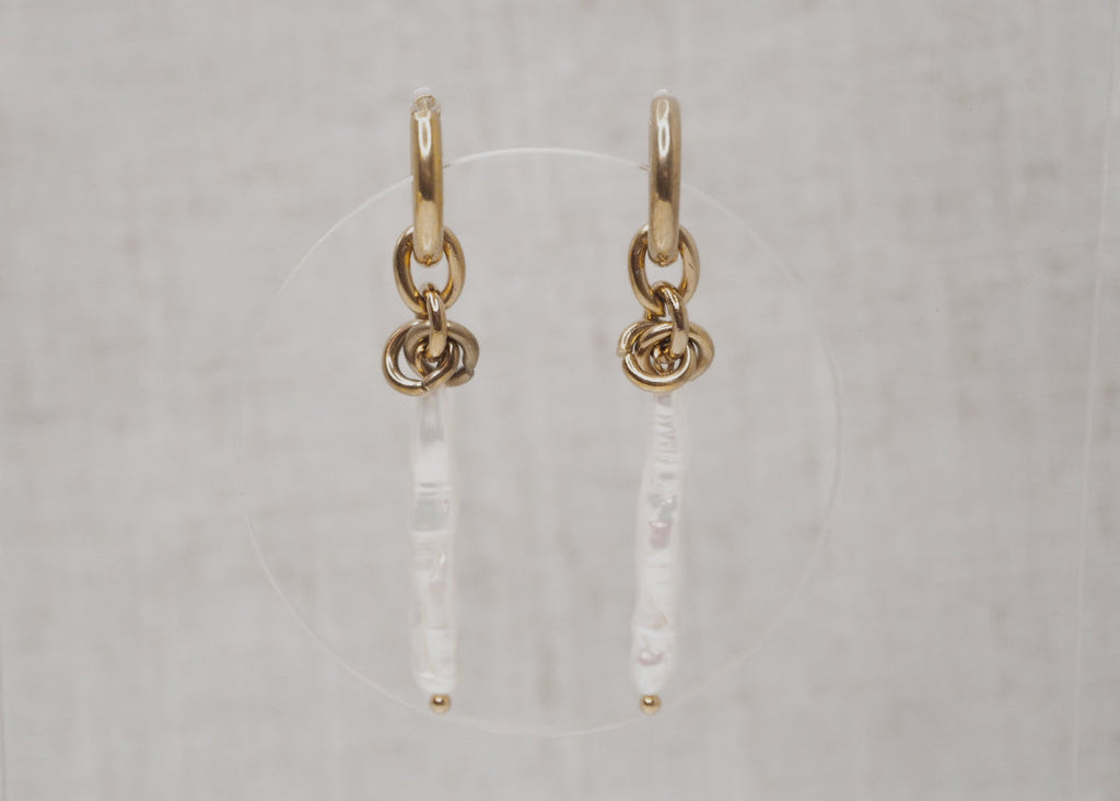 knot long pearl hoops gold 1