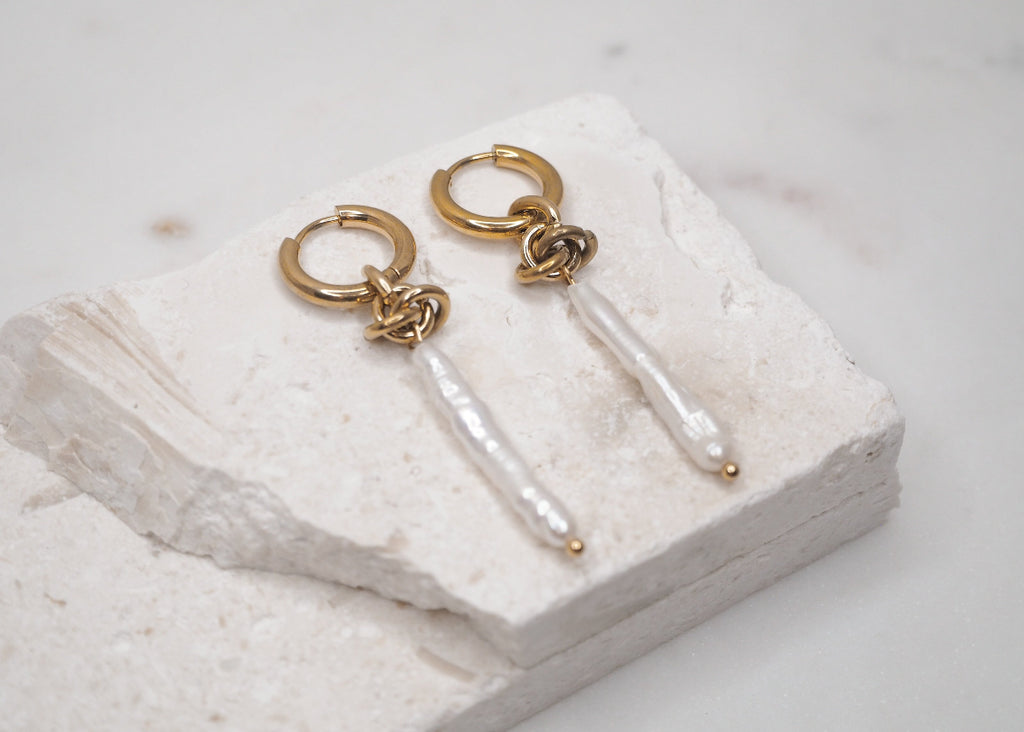 knot long pearl hoops gold 2