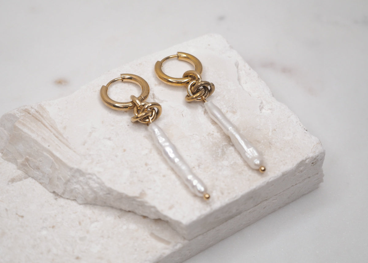 knot long pearl hoops gold 2