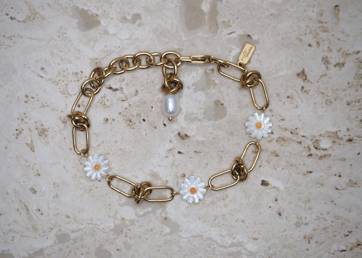 knots & daisies bracelet gold 1