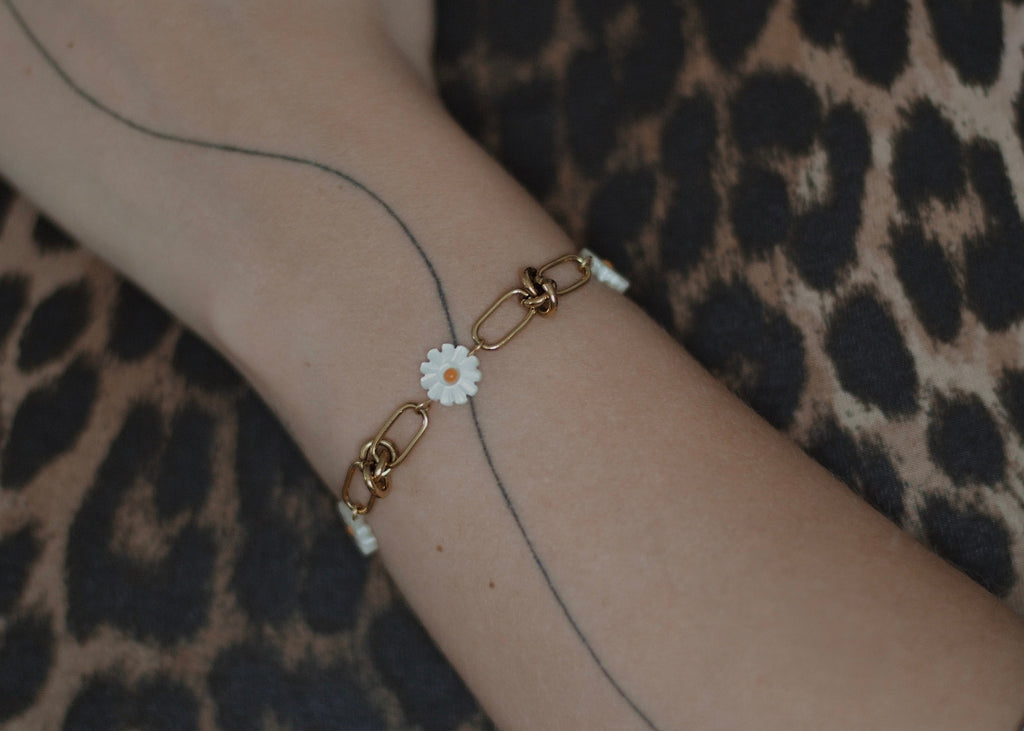 knots & daisies bracelet gold 2
