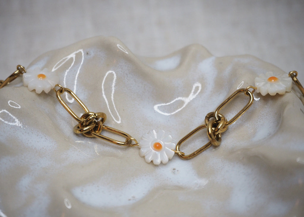 knots & daisies bracelet gold 3