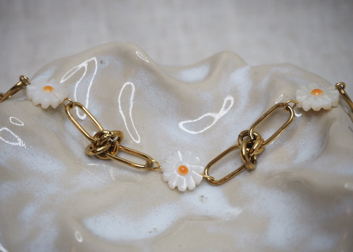 knots & daisies bracelet gold 3