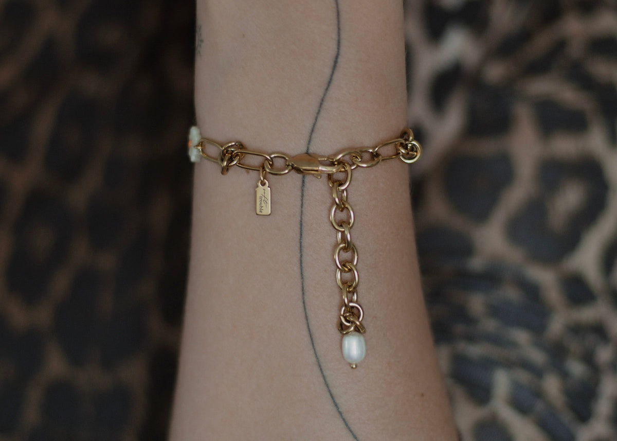 knots & daisies bracelet gold 4