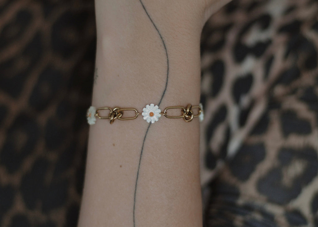 knots & daisies bracelet gold 6