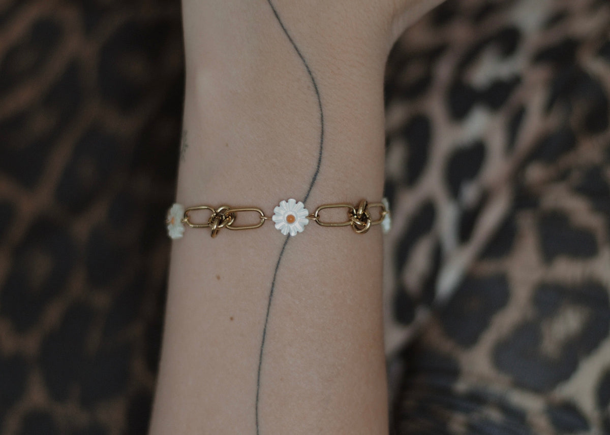 knots & daisies bracelet gold 6