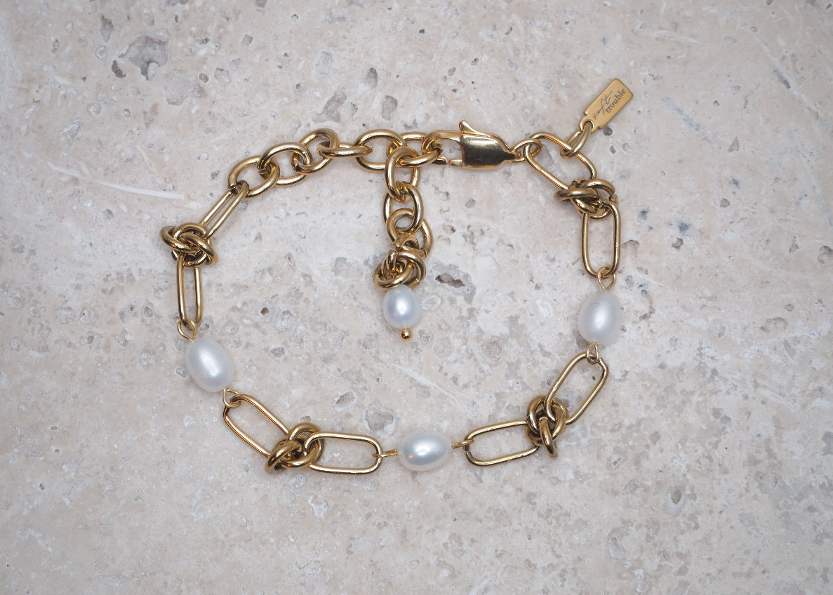knots & pearl bracelet gold 1