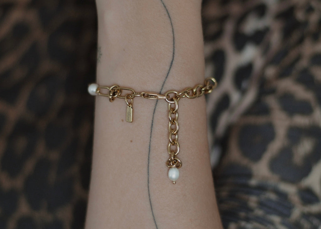 knots & pearl bracelet gold 4