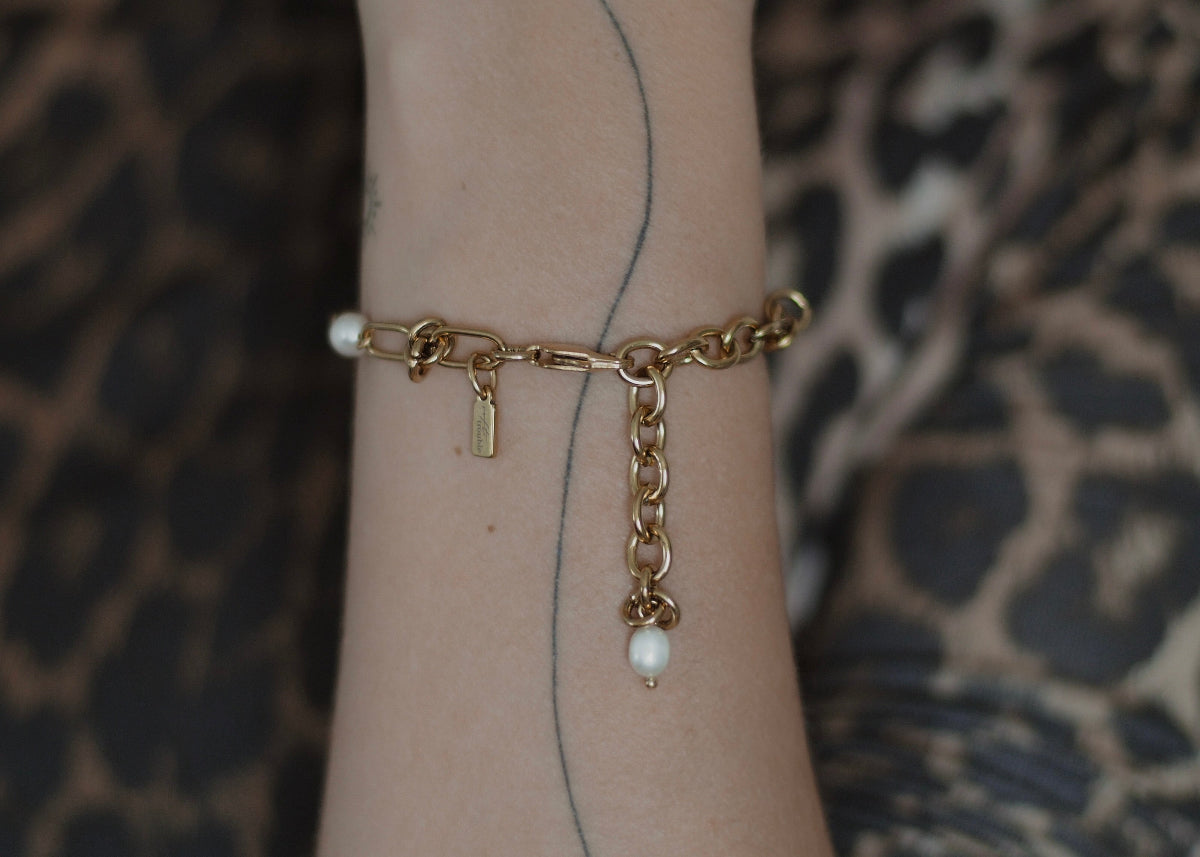 knots & pearl bracelet gold 4