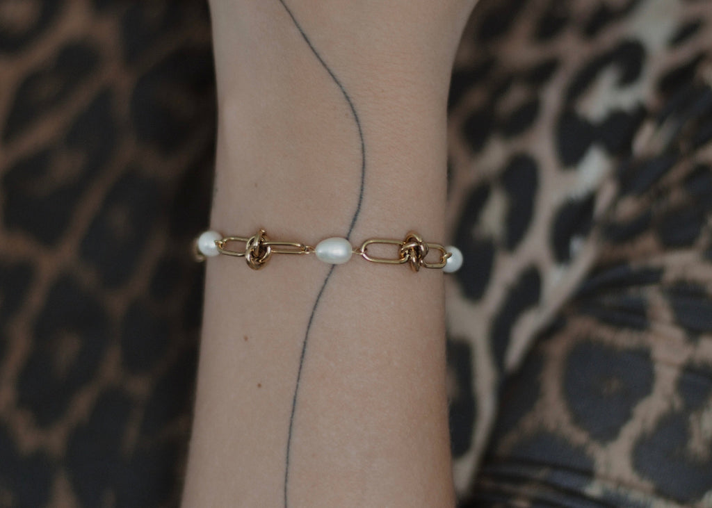 knots & pearl bracelet gold 6
