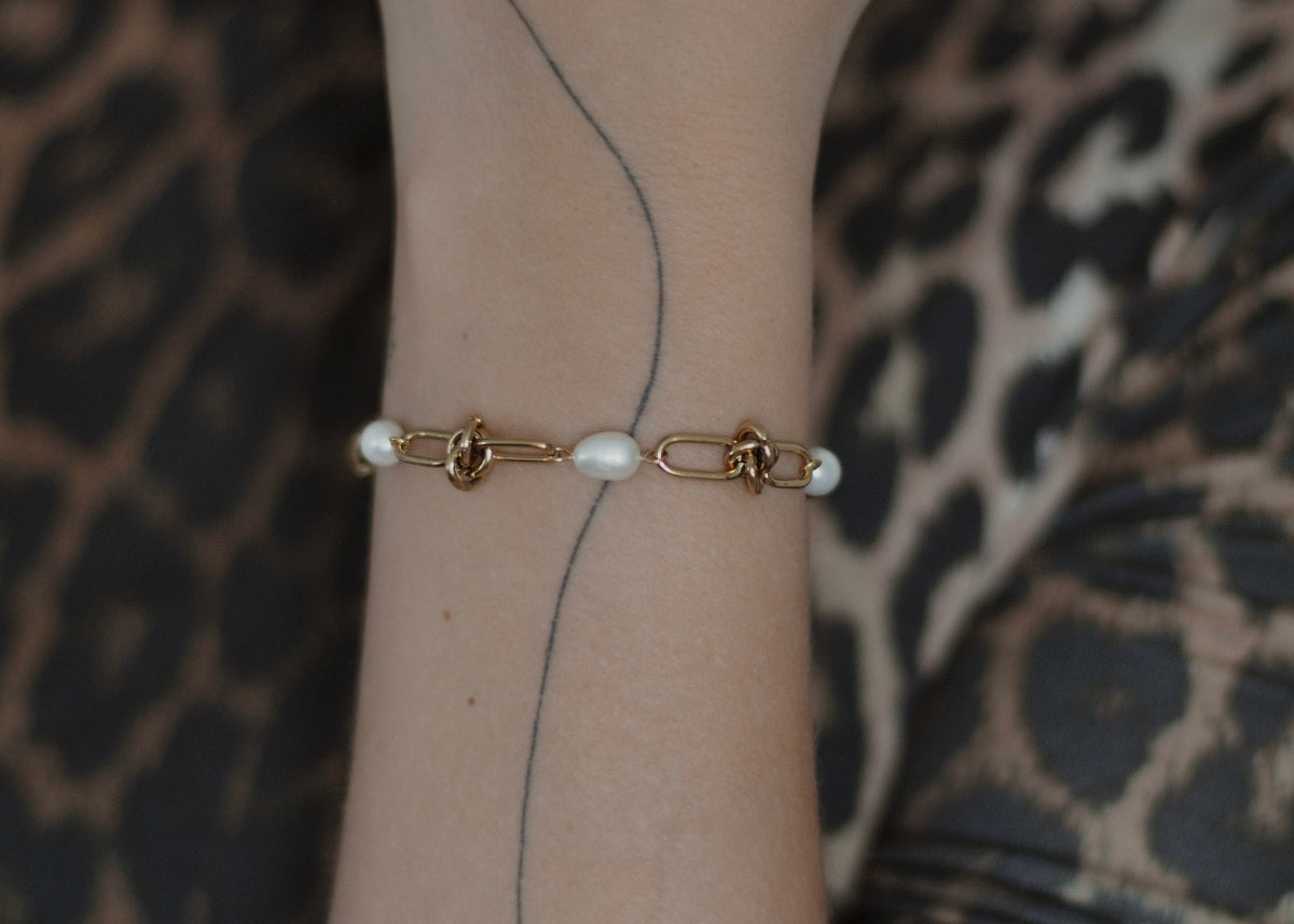 knots & pearl bracelet gold 6