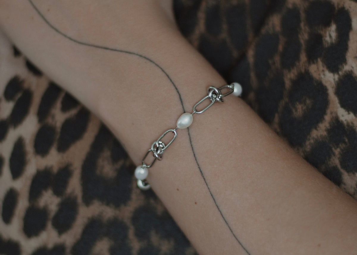 knots & pearl bracelet silver 2