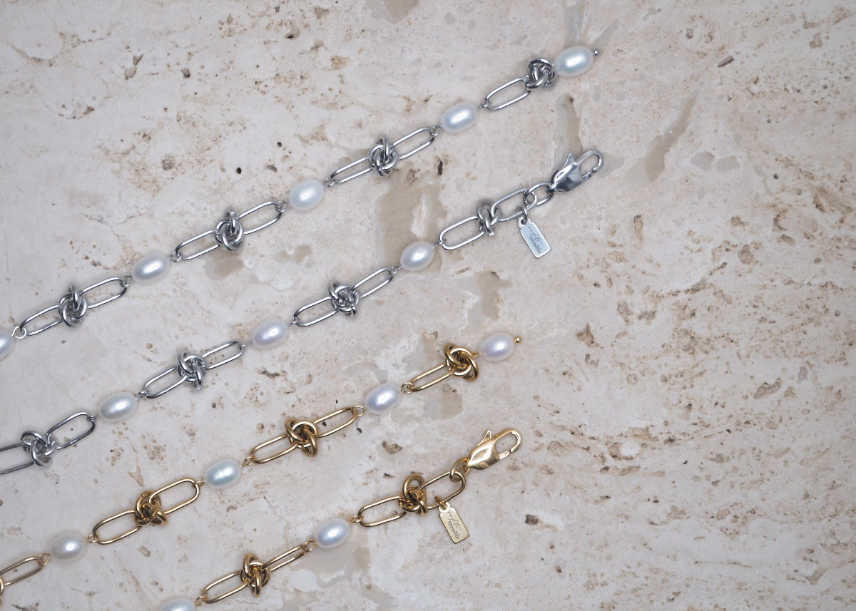 knots & pearls necklace both