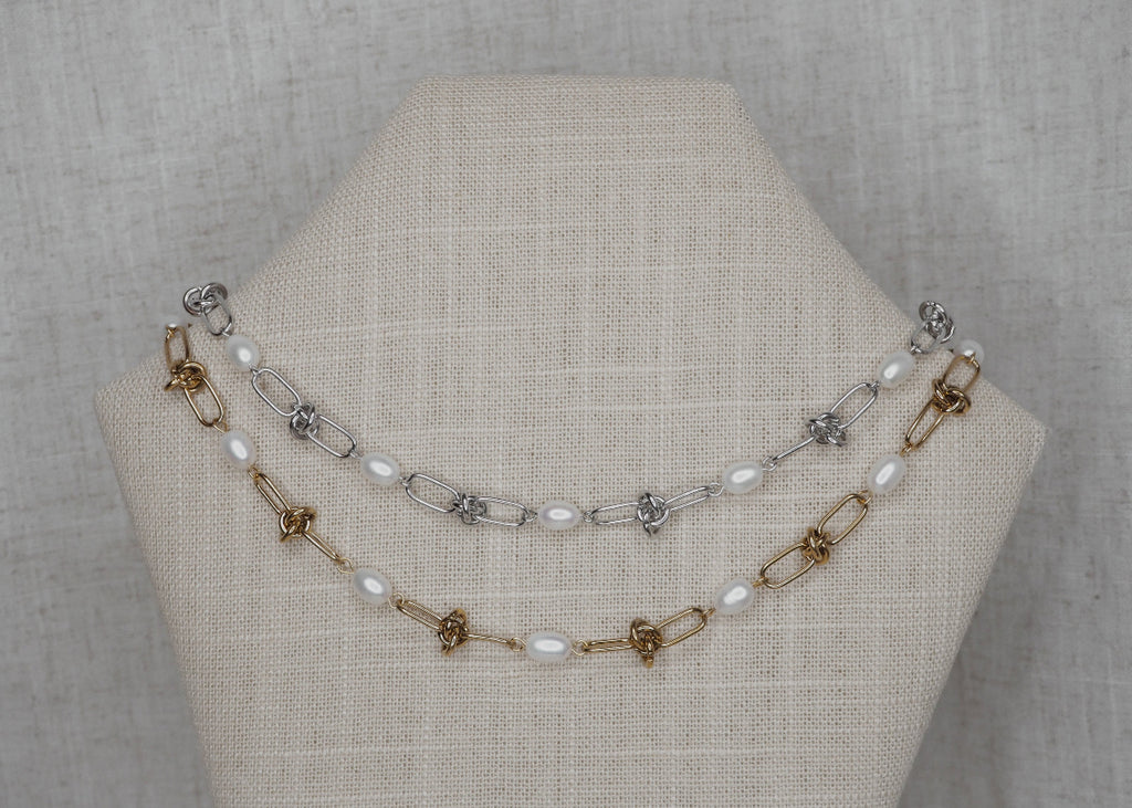 knots & pearls necklace both