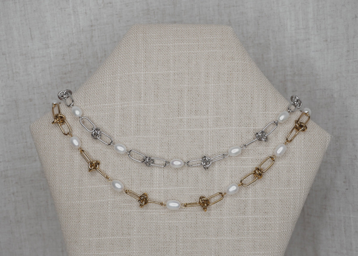 knots & pearls necklace both