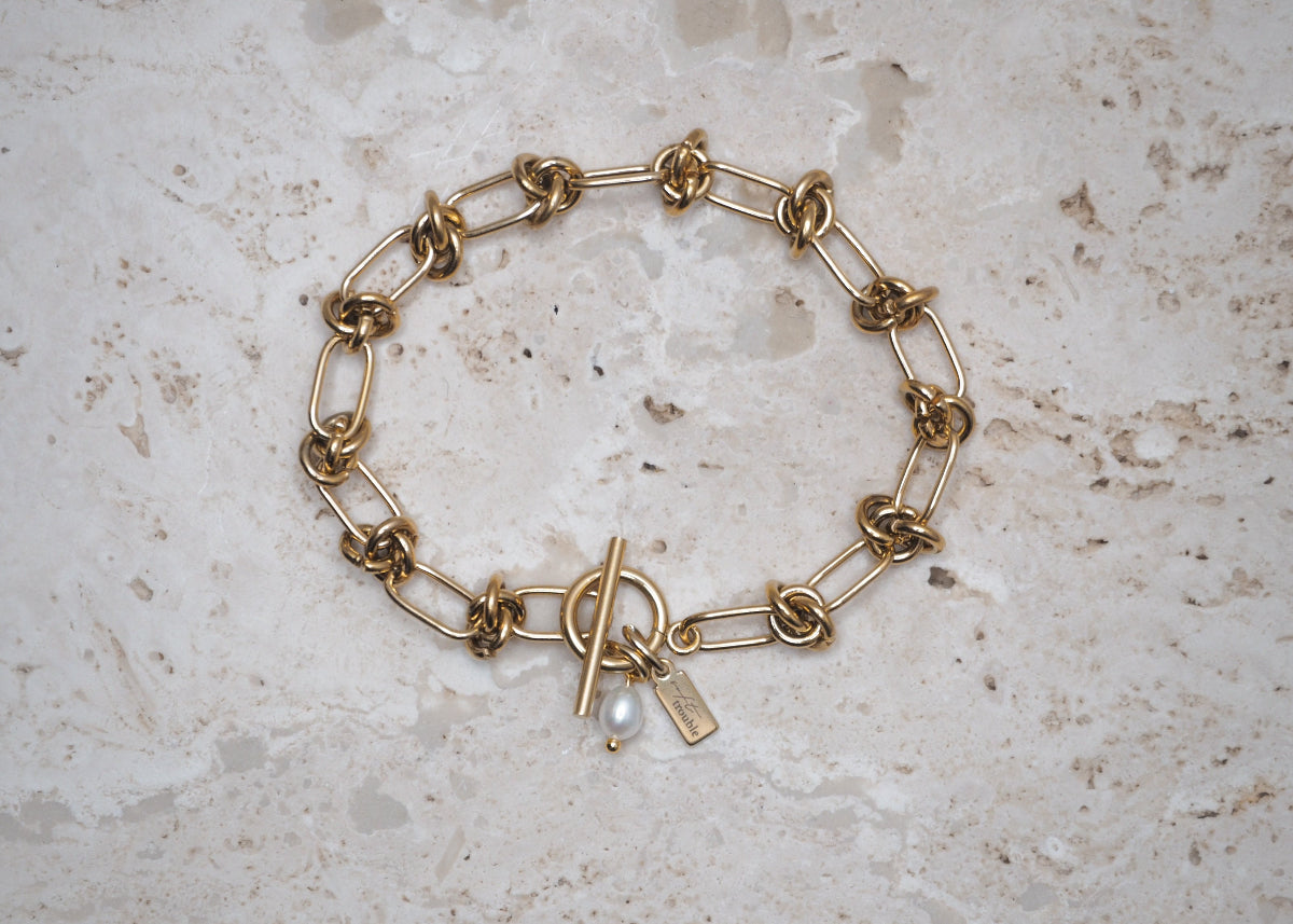 knots & toggle clasp bracelet gold 1