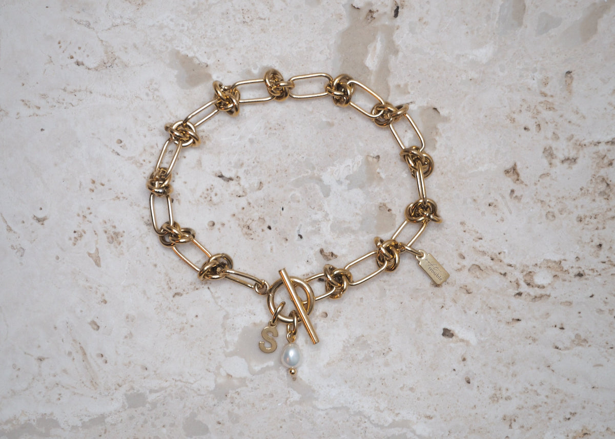 knots & toggle clasp bracelet gold 4