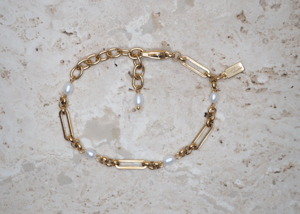 linked pearl bracelet gold 1