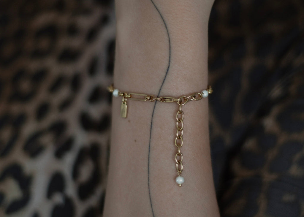 linked pearl bracelet gold 4