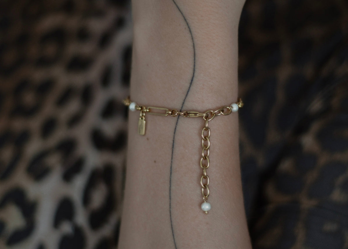 linked pearl bracelet gold 4