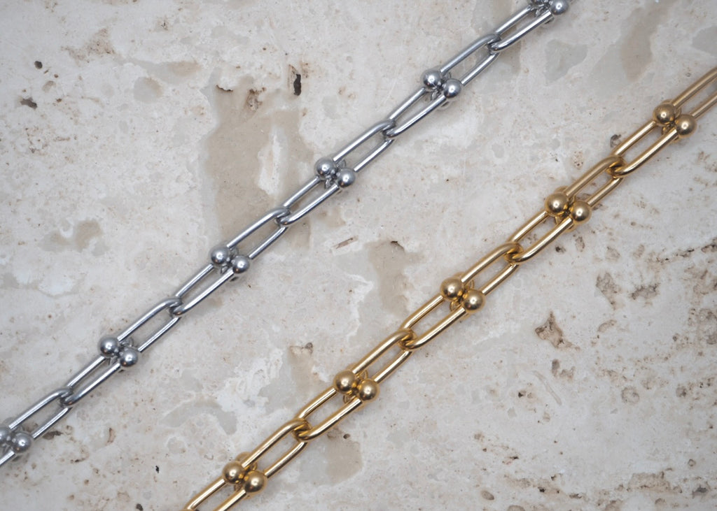 metal hug bracelet all 1