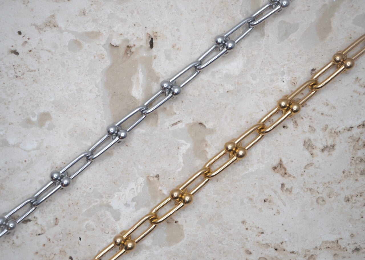 metal hug bracelet all 1
