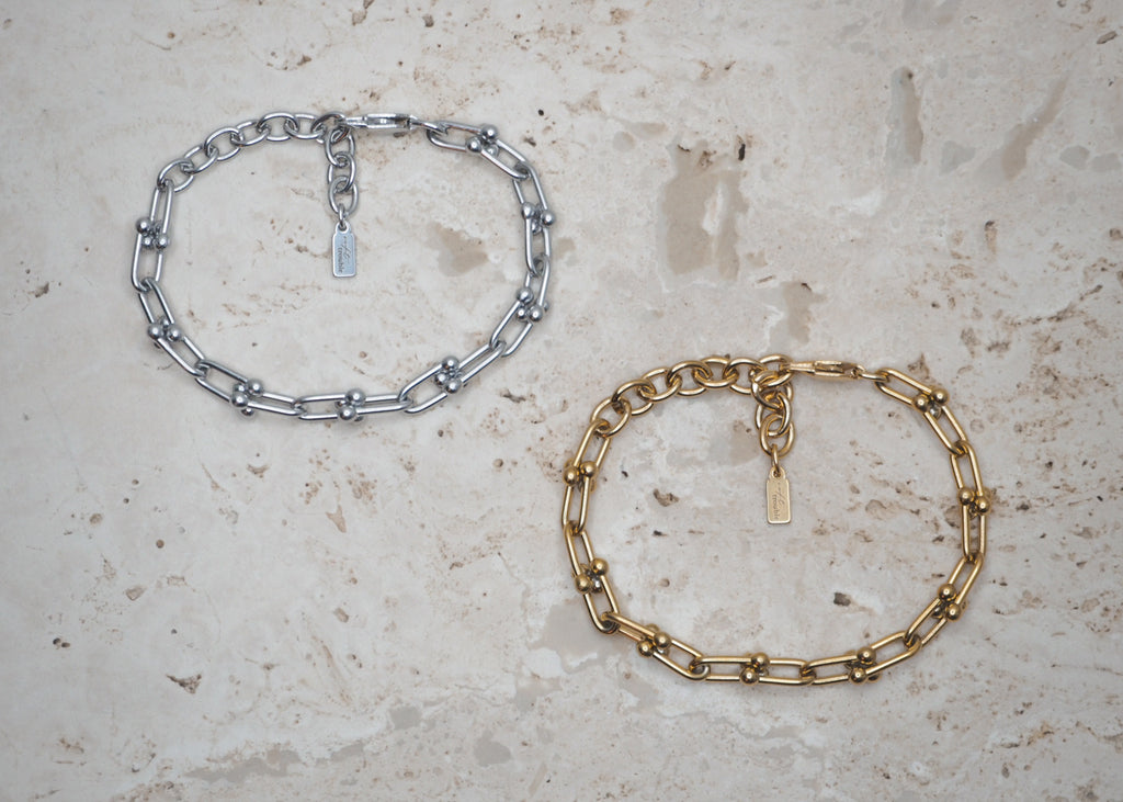 metal hug bracelet all 2