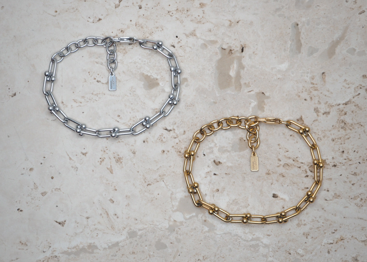 metal hug bracelet all 2
