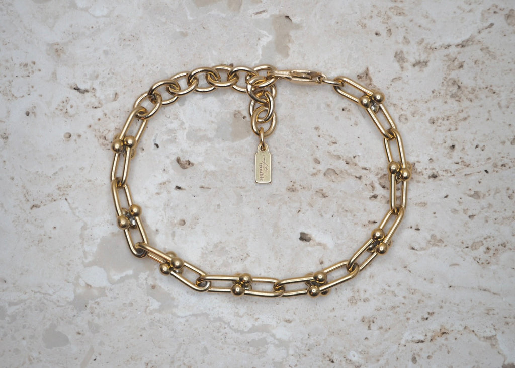 metal hug bracelet gold 1