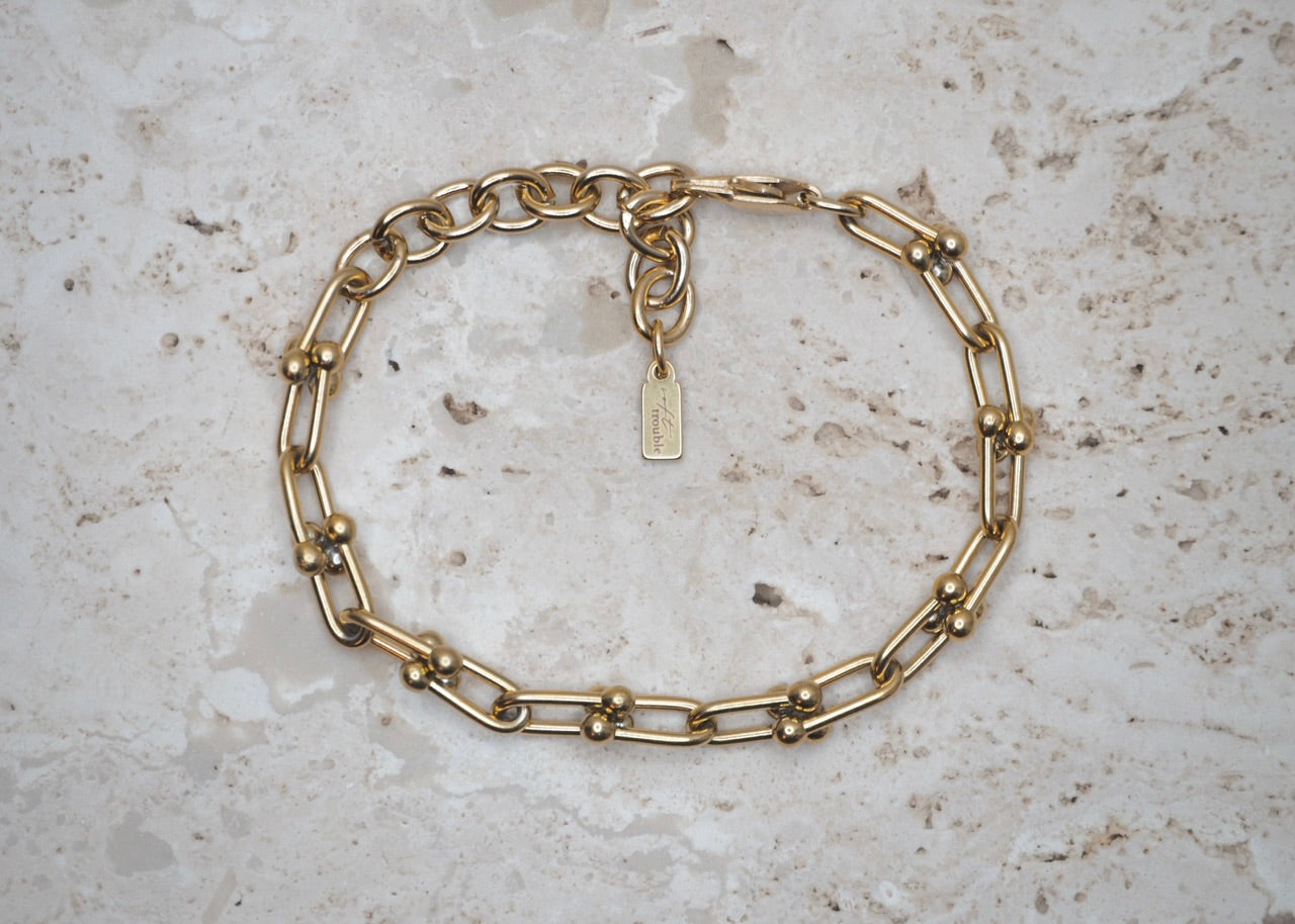 metal hug bracelet gold 1