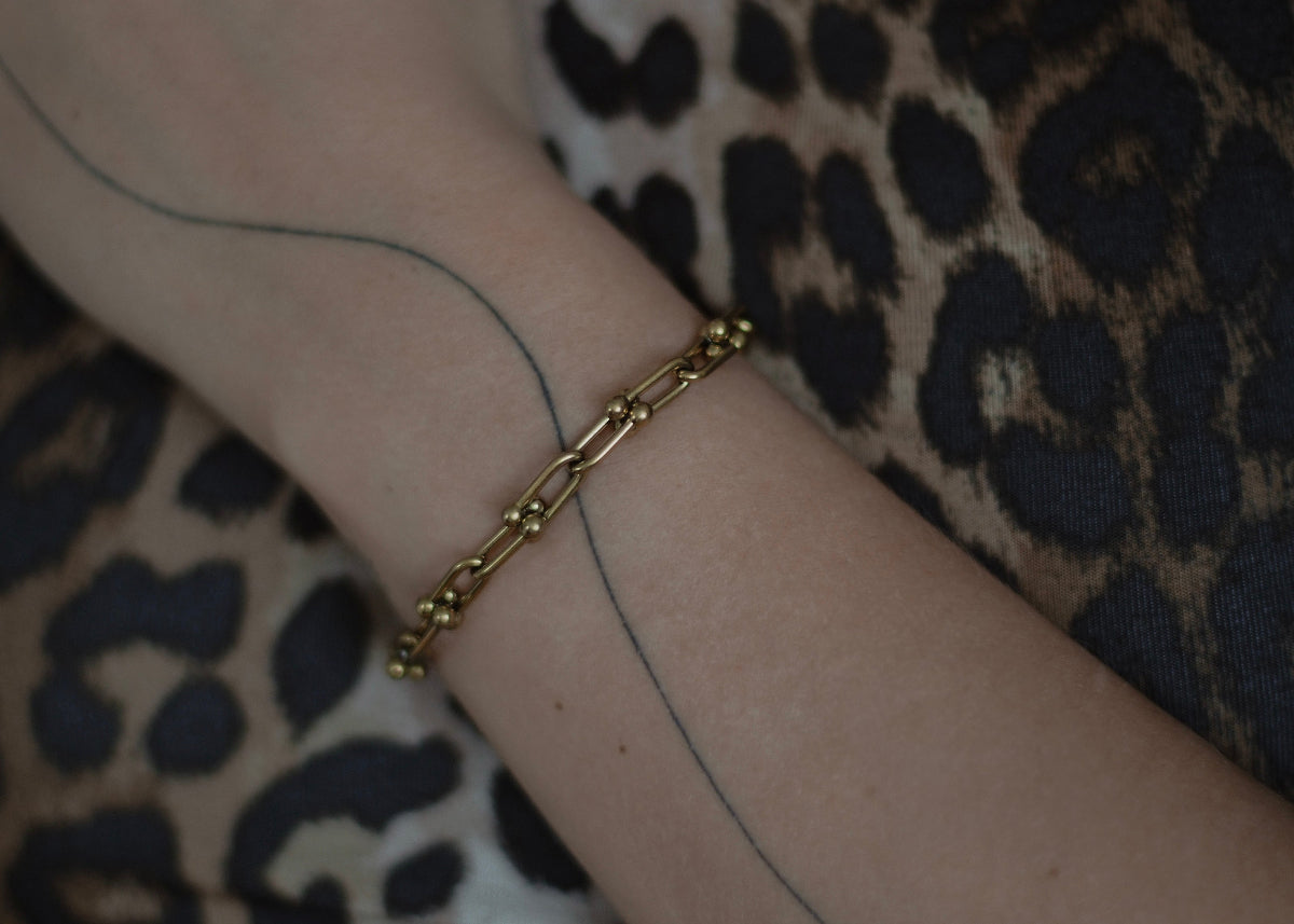 metal hug bracelet gold 2