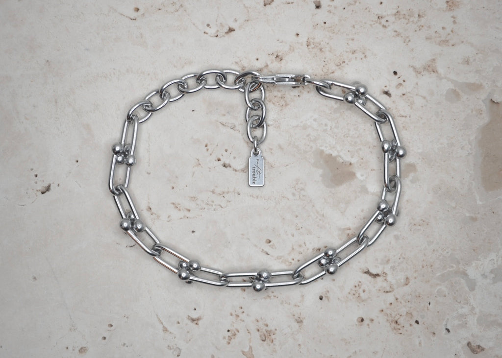 metal hug bracelet silver 1