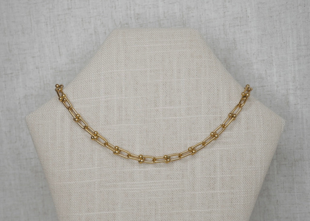 metal hug necklace gold 2