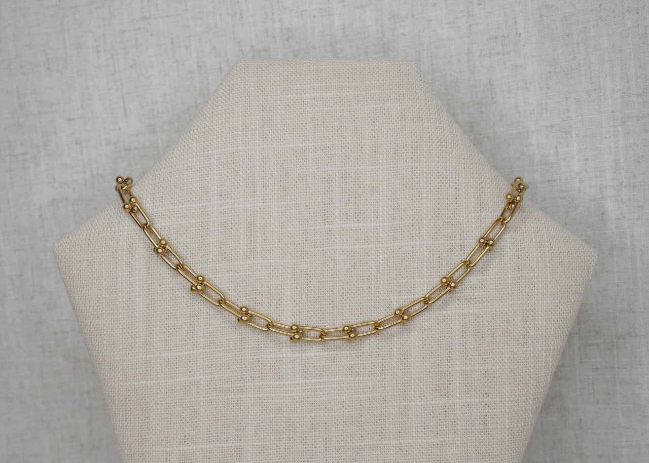 metal hug necklace gold 2