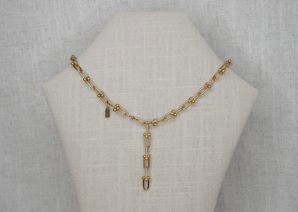 metal hug necklace gold 4