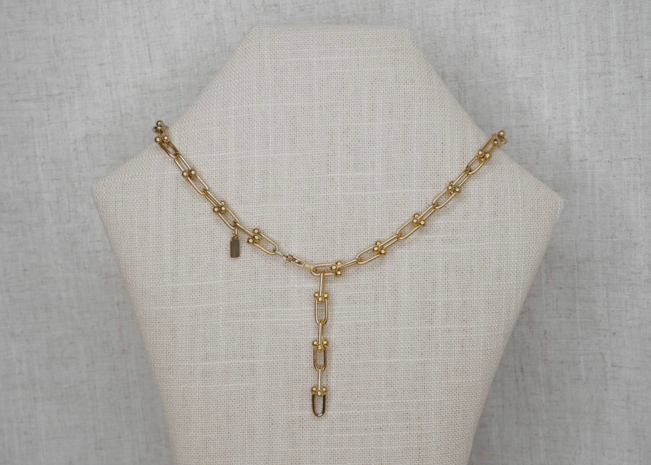 metal hug necklace gold 4