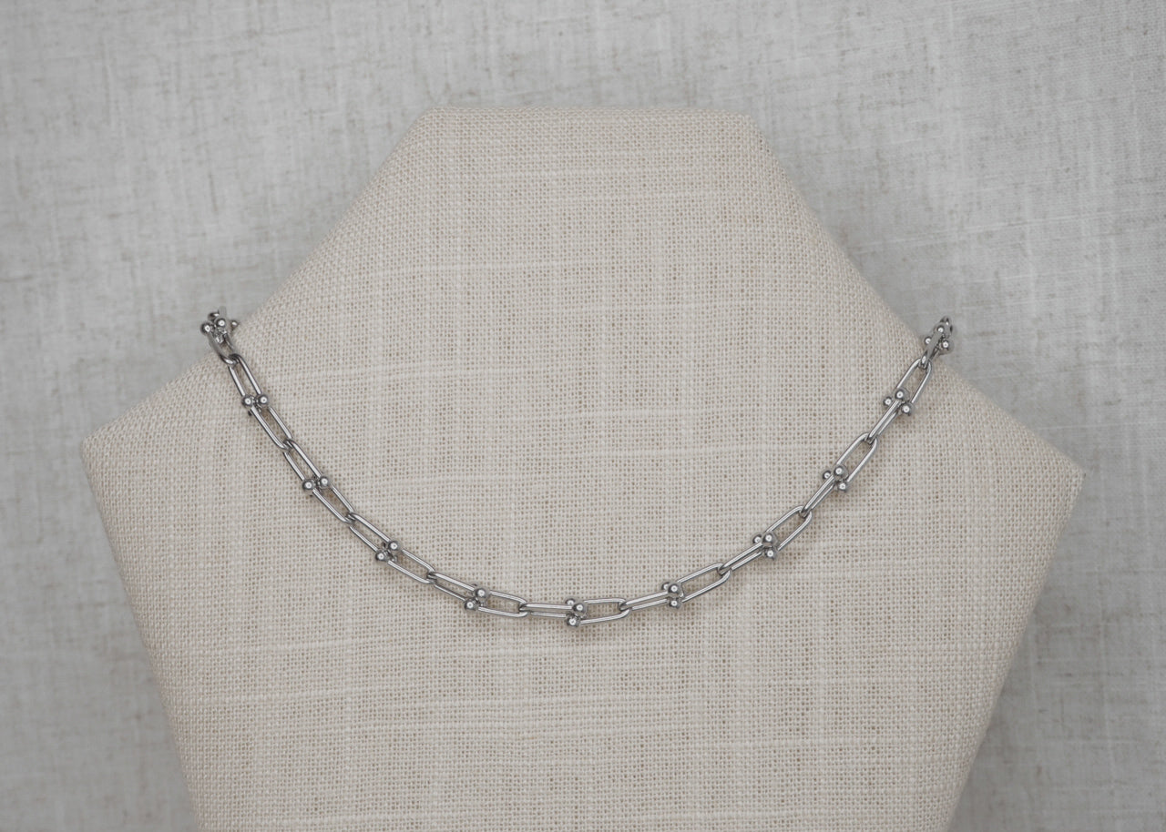 metal hug necklace silver 2